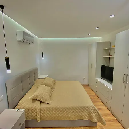 Apartment At U.s Embassy *
