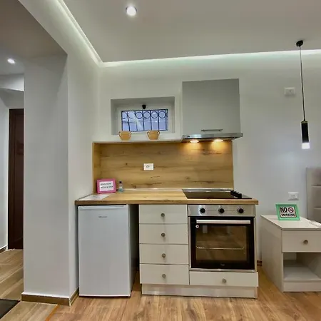 At U.s Embassy アパート *